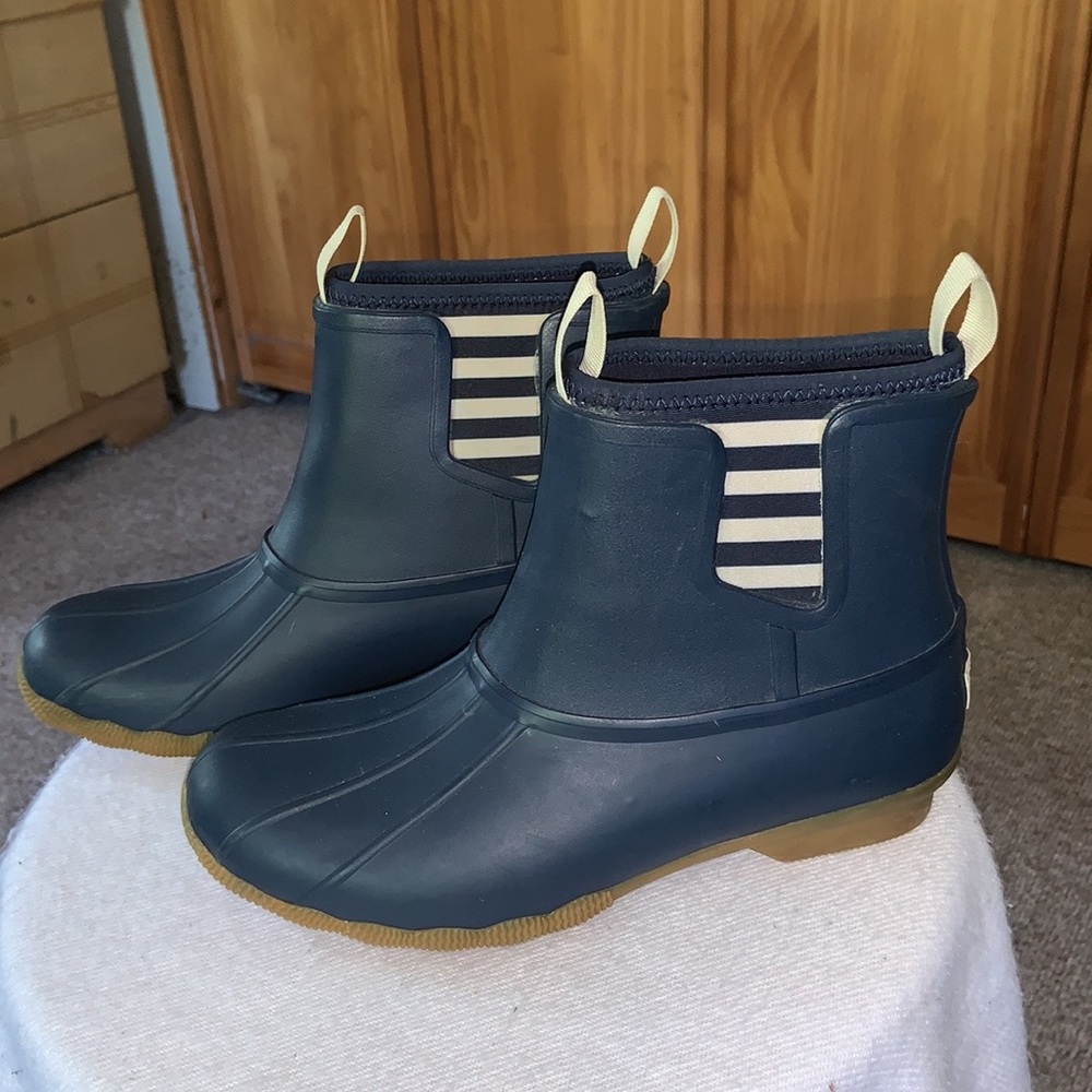 SPERRY SALTWATER CHELSEA navy white stripes deck boots ankle height pull on 7 - Picture 3 of 8